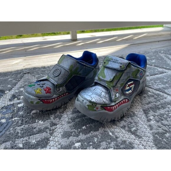 Kids Shoes - Picture 1 of 9